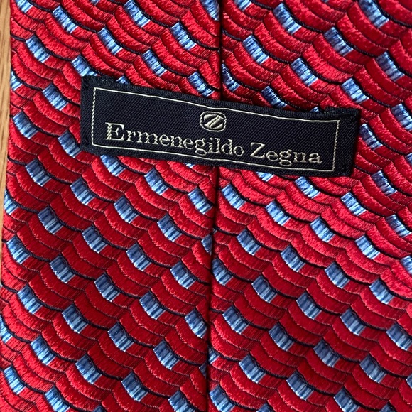 Ermenegildo Zegna Red and Blue Silk Jacquard 3.5” Tie - Picture 3 of 6